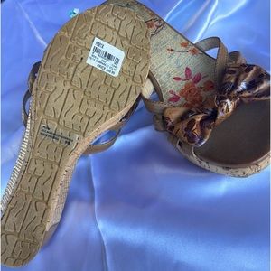 Size 9m women wedges